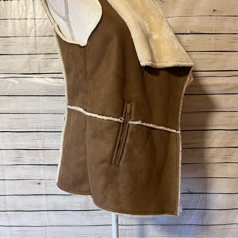 Jones New York Brown and Cream Faux Fur Vest - Picture 3 of 12